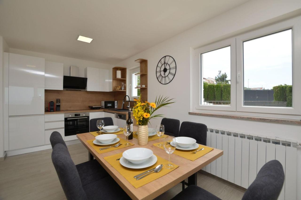 Apartments Villa Sofia Martinšćica Екстериор снимка